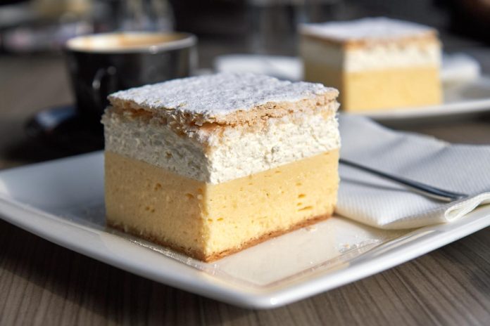 Torta con crema pasticcera